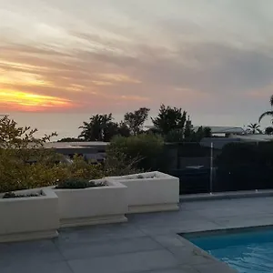 https://camps-bay-cosy-studio.hotels-capetown.com